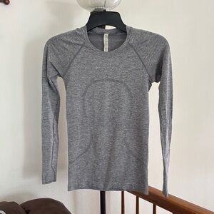 Lululemon Athletica Heathered Gray Long Sleeve Top
